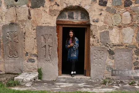 Beynəlxalq səyyahlar Kəlbəcərdəki Xudavəng monastırında olublar