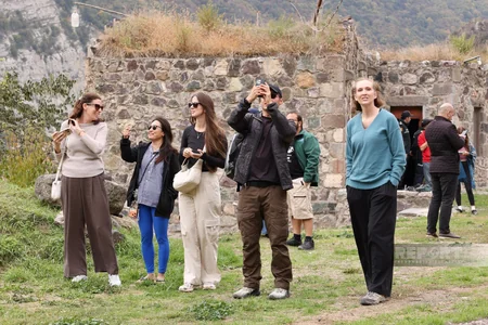 Beynəlxalq səyyahlar Kəlbəcərdəki Xudavəng monastırında olublar