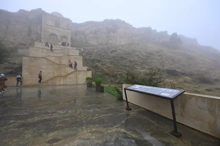 Qobustandakı Diri Baba türbəsini 9 ayda 28 mindən çox turist ziyarət edib