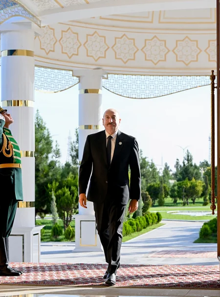 İlham Əliyev Türkmənbaşıda MDB Dövlət Başçıları Şurasının iclasında iştirak üçün Avaza Kompleksinə gəlib - ƏLAVƏ OLUNUB