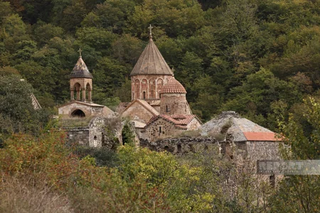 Beynəlxalq səyyahlar Kəlbəcərdəki Xudavəng monastırında olublar