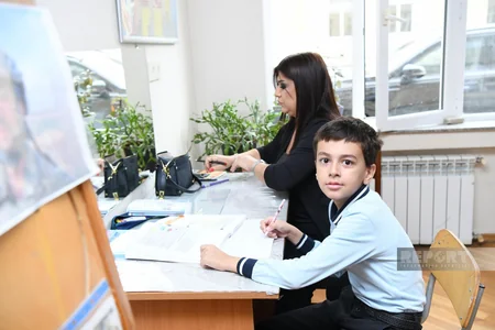 Məhdud imkanlar, çətin özünüifadə, vaxtsız implant əməliyyat... - Xüsusi internat məktəbindən REPORTAJ