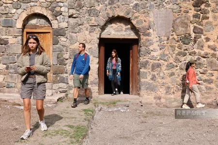 Beynəlxalq səyyahlar Kəlbəcərdəki Xudavəng monastırında olublar