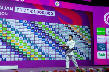 Cüdo üzrə dünya çempionatının bayrağı Qazaxıstana təhvil verilib