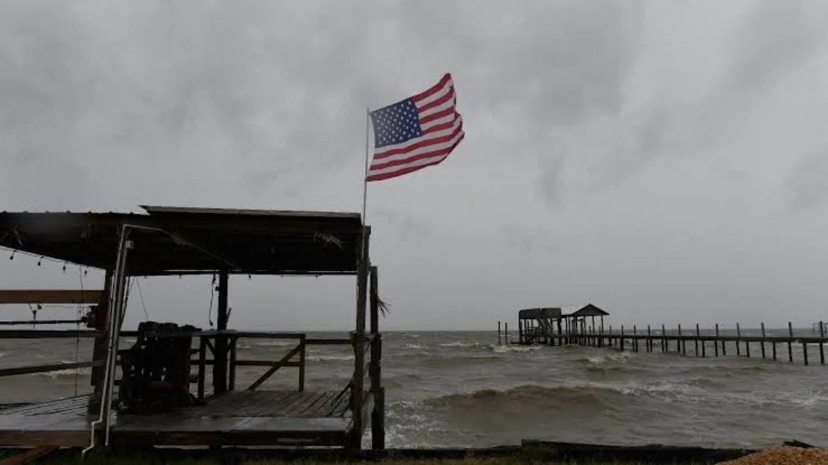 Hurricane Isaias claims lives in southeastern US