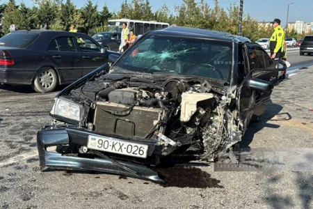 Sumqayıtda sərnişin avtobusu minik avtomobili ilə toqquşub: xəsarət alanlar var