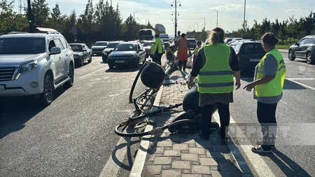 Sumqayıtda sərnişin avtobusu minik avtomobili ilə toqquşub: xəsarət alanlar var