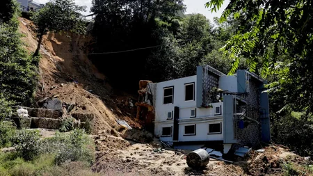 Nepalda daşqınlar evləri və körpüləri dağıdıb, itkin düşənlər var