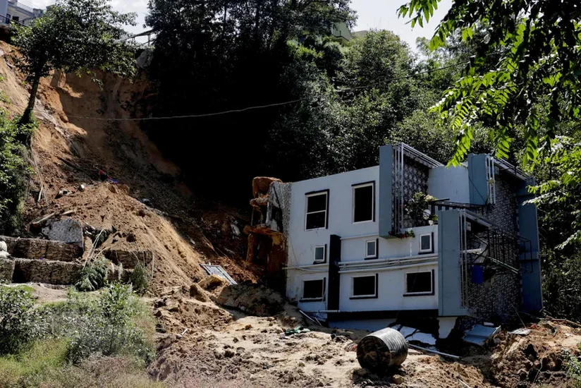 Nepalda daşqınlar evləri və körpüləri dağıdıb, itkin düşənlər var