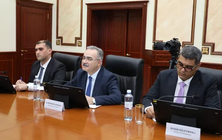 Kazakhstan, Azerbaijan discuss stronger transport and logistics ties