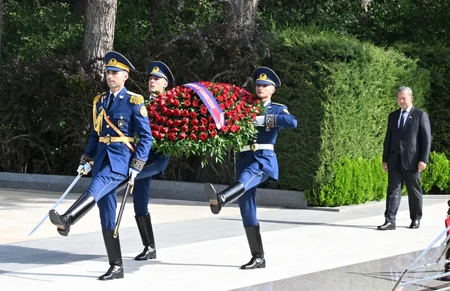 Kambocanın Baş naziri Heydər Əliyevin məzarını ziyarət edib