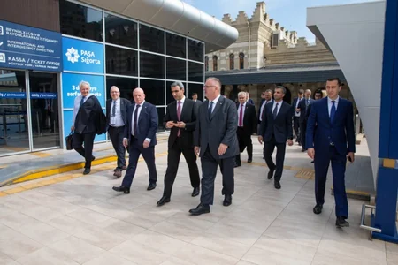 Czech transport minister visits Baku Railway Station