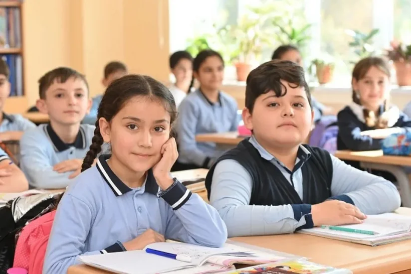 Məktəblərdə vahid geyim qaydalarının qorunması daxili nizam-intizamın möhkəmlənməsinə xidmət edən addımdır - RƏY