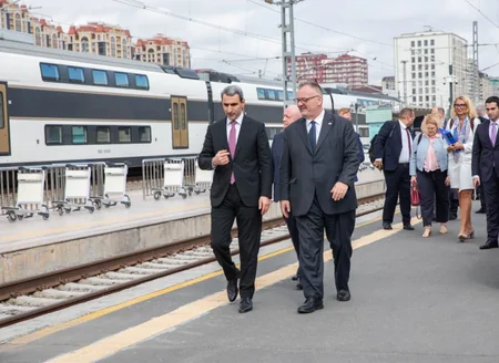Czech transport minister visits Baku Railway Station