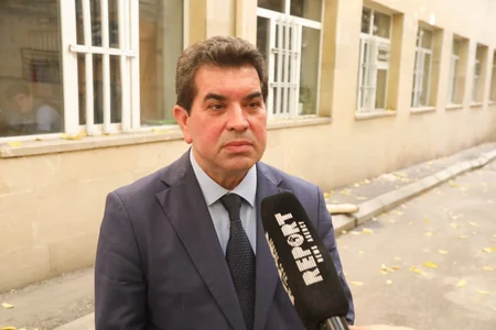 Bakıda 53 nömrəli tam orta məktəbdə vahid məktəbli geyimi ilə bağlı qərarın icrasına nəzarət olunur