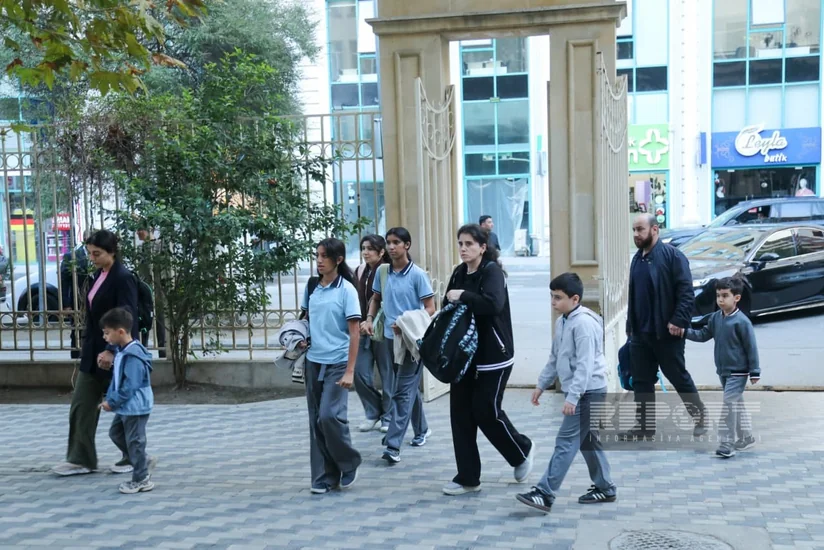 Bakıda 53 nömrəli tam orta məktəbdə vahid məktəbli geyimi ilə bağlı qərarın icrasına nəzarət olunur