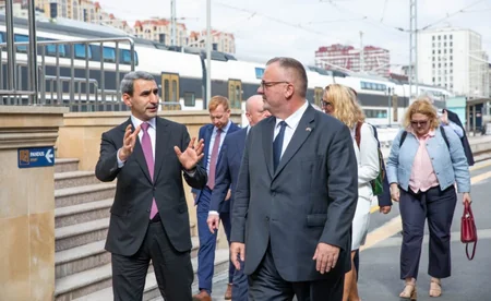 Czech transport minister visits Baku Railway Station