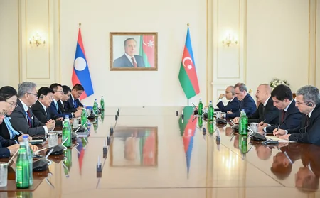 İlham Əliyevin Laos Prezidenti ilə geniş tərkibdə görüşü olub