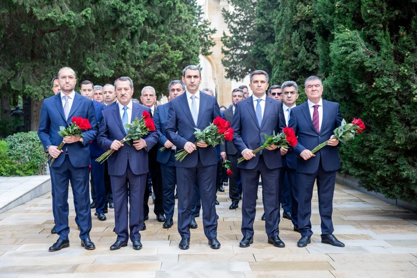 ADY kollektivi peşə bayramı münasibətilə Fəxri və Şəhidlər xiyabanlarını ziyarət edib