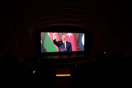 Arzu Əliyeva və Alyona Əliyeva 44 bədii filminin premyerasında iştirak ediblər