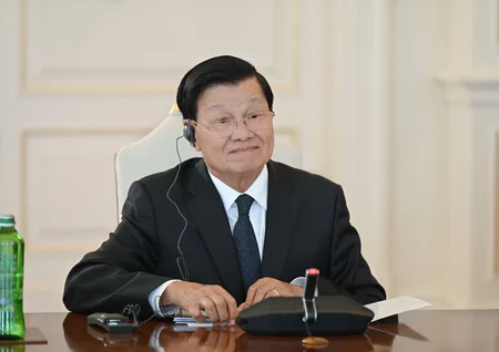 İlham Əliyevin Laos Prezidenti ilə geniş tərkibdə görüşü olub