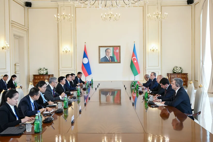 President Ilham Aliyev holds expanded meeting with President of Laos