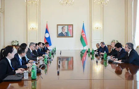 İlham Əliyevin Laos Prezidenti ilə geniş tərkibdə görüşü olub