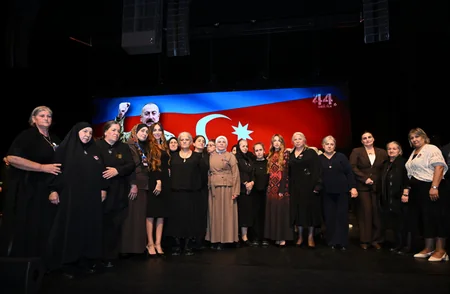 Arzu Əliyeva və Alyona Əliyeva 44 bədii filminin premyerasında iştirak ediblər