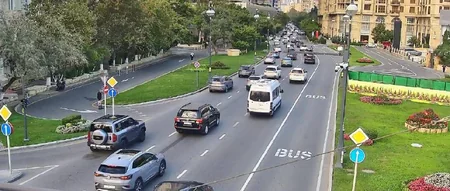 Bakının bir sıra yollarında nəqliyyatın sıxlığı yaranıb
