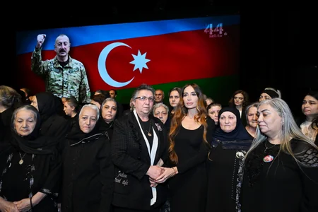 Arzu Əliyeva və Alyona Əliyeva 44 bədii filminin premyerasında iştirak ediblər