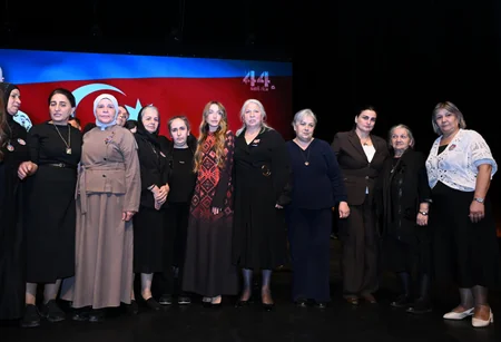 Arzu Əliyeva və Alyona Əliyeva 44 bədii filminin premyerasında iştirak ediblər
