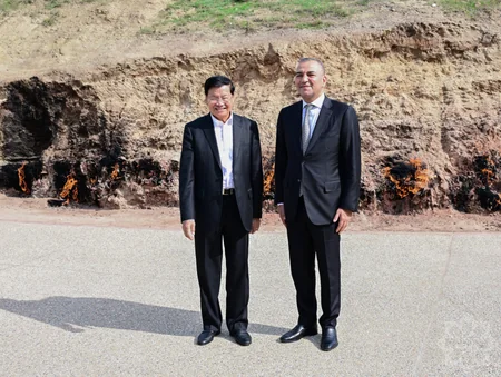 Laos Prezidenti Yanardağ Dövlət Tarix-Mədəniyyət və Təbiət Qoruğunu ziyarət edib