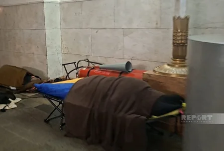 Kyiv residents spend night in metro stations to shelter from Russian shelling