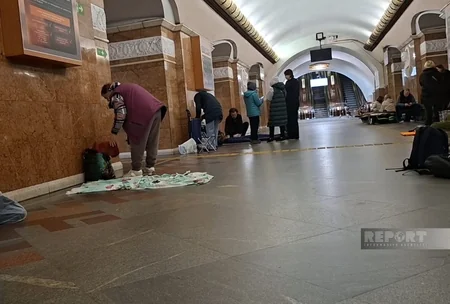 Kyiv residents spend night in metro stations to shelter from Russian shelling