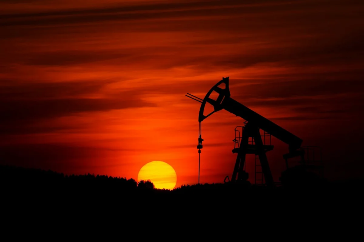 МЭА ухудшило прогноз мирового спроса на нефть