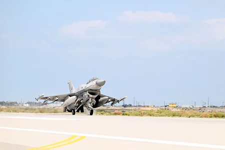 Şahinlərin Görüşü-2026: Təyyarə və helikopterlərin uçuşları həyata keçirilib