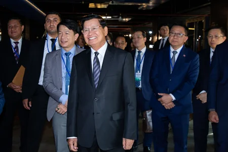 Laos Prezidenti ASAN xidmət mərkəzinin fəaliyyəti ilə tanış olub