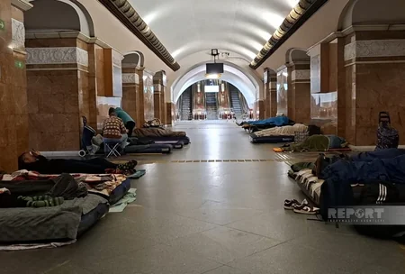 Kyiv residents spend night in metro stations to shelter from Russian shelling