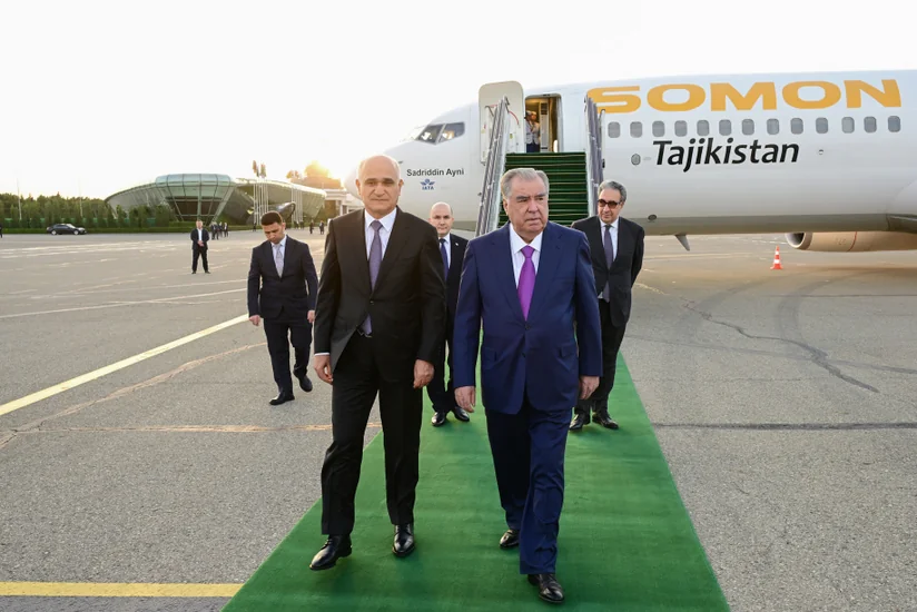 Emoməli Rəhmon Azərbaycanda səfərdədir