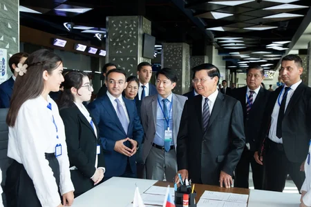 Laos Prezidenti ASAN xidmət mərkəzinin fəaliyyəti ilə tanış olub