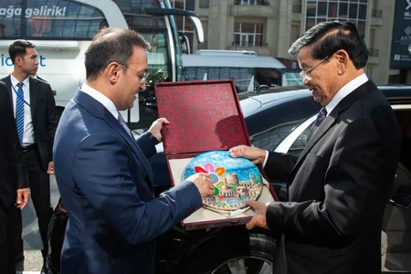 Laos Prezidenti ASAN xidmət mərkəzinin fəaliyyəti ilə tanış olub