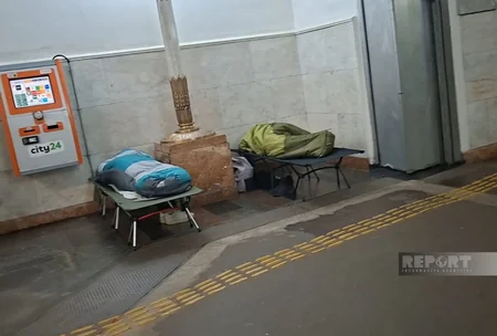 Kyiv residents spend night in metro stations to shelter from Russian shelling