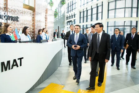 Laos Prezidenti ASAN xidmət mərkəzinin fəaliyyəti ilə tanış olub
