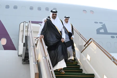 Amir of Qatar arrives in Azerbaijan
