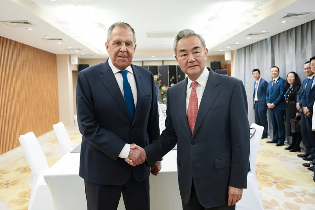 Лавров и Ван И обсудили взаимодействие в рамках СВМДА