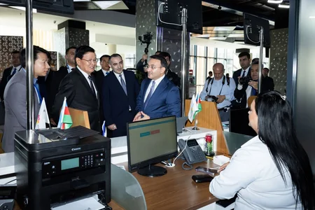 Laos Prezidenti ASAN xidmət mərkəzinin fəaliyyəti ilə tanış olub