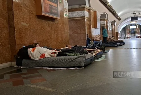 Kyiv residents spend night in metro stations to shelter from Russian shelling