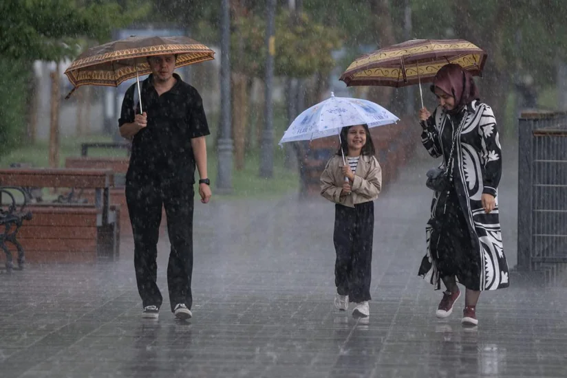 İstanbulda leysan səbəbindən dərslər distant formada keçiriləcək