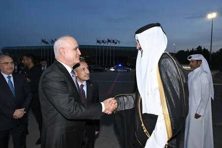 Amir of Qatar arrives in Azerbaijan