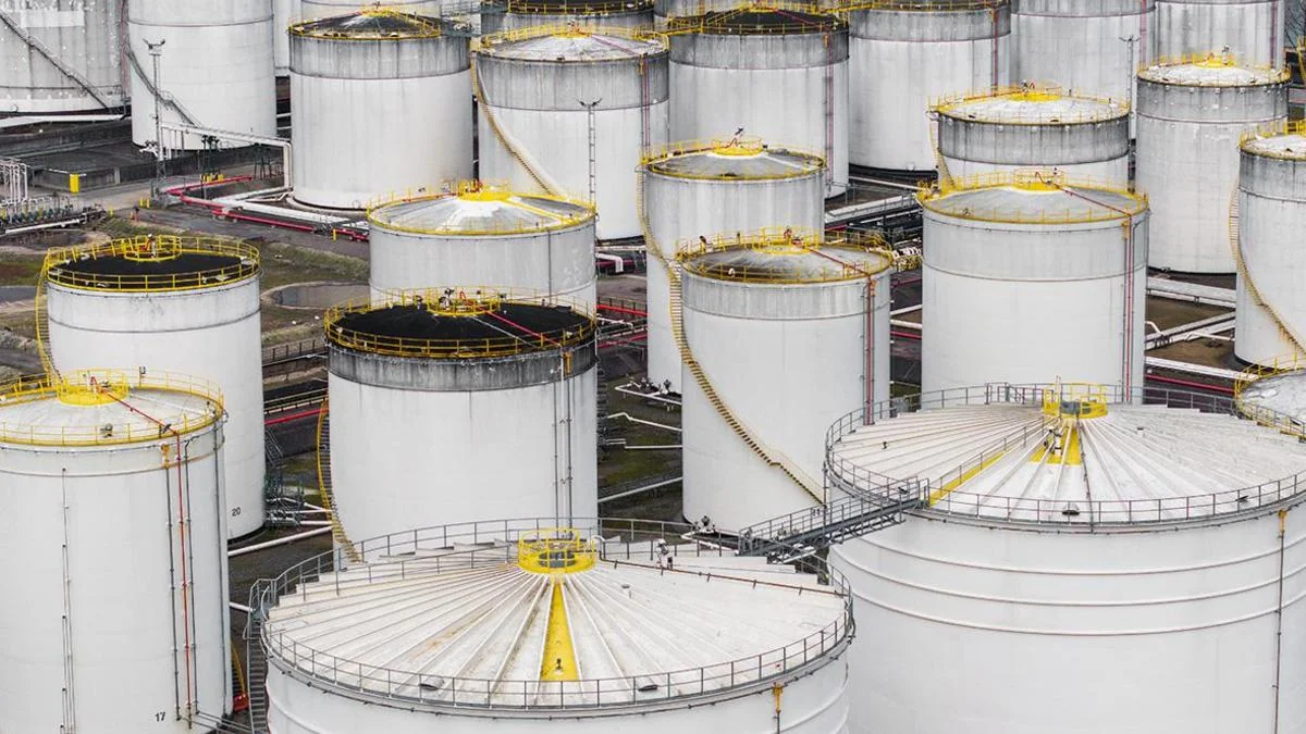 IEA üzvləri 400 milyon barel neft ehtiyatlarının sərbəst buraxılması barədə razılığa gəlib